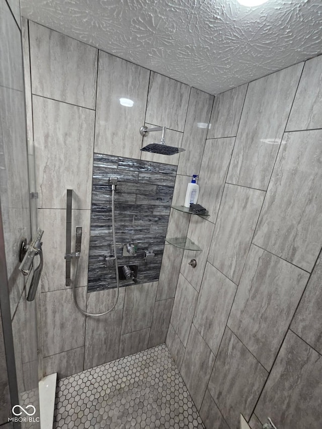 10450 Wintergreen Way, Indianapolis, IN 46234 - full bathroom with a tile shower