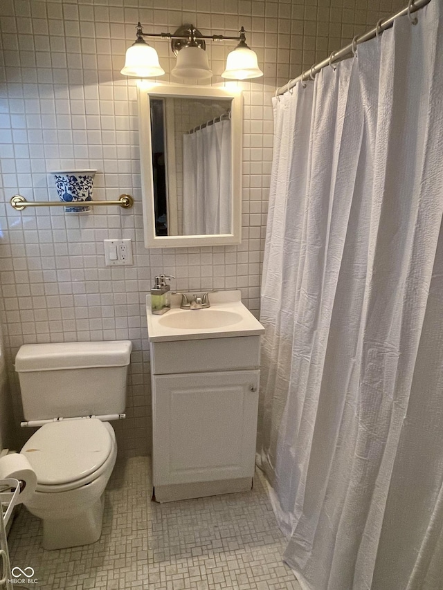 800 Walton Dr, Plainfield, IN 46168 - full bathroom featuring tile walls, vanity, tile patterned flooring, and curtained shower