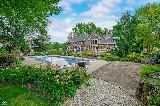 115 Jordan Rd, Indianapolis, IN 46217 - swimming pool with a diving board