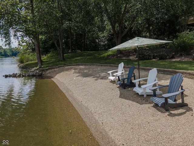 13299 W Wildflower Dr, Columbus, IN 47201 - view of yard featuring a water view