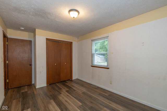 4823 Tempe Ct, Indianapolis, IN 46241 - unfurnished bedroom with wood finished floors, a closet, and a textured ceiling