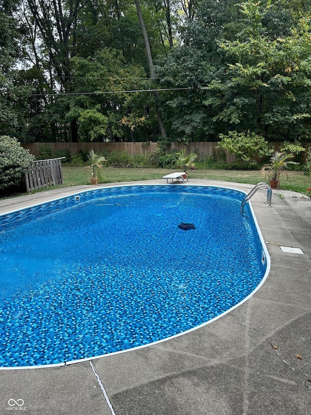 10308 Stormhaven Way, Indianapolis, IN 46256 - view of swimming pool featuring a diving board