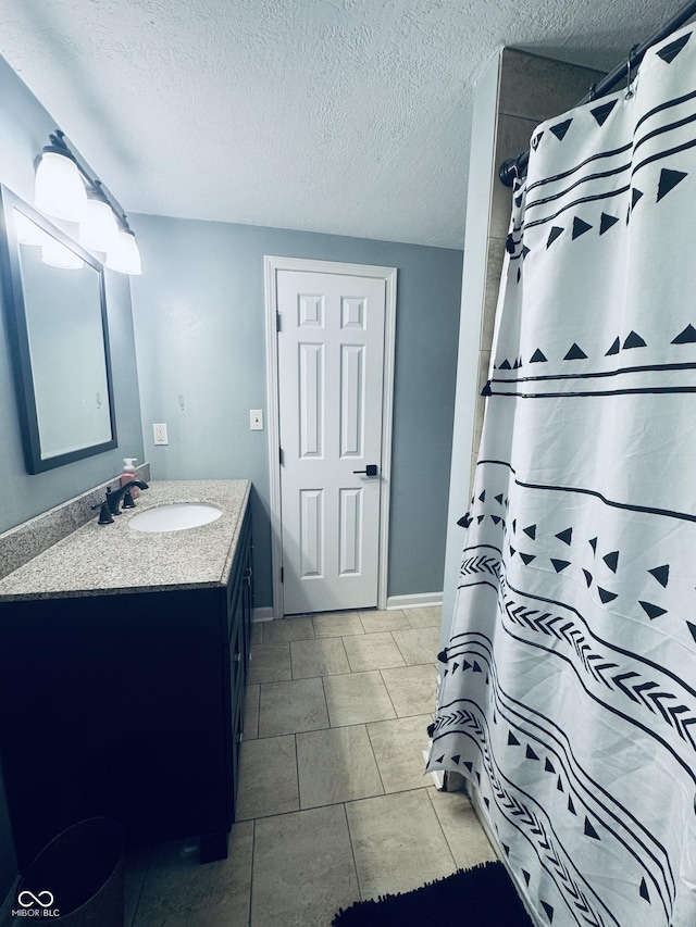 5818 N Fortville Pike, Greenfield, IN 46140 - bathroom featuring vanity, a textured ceiling, and curtained shower