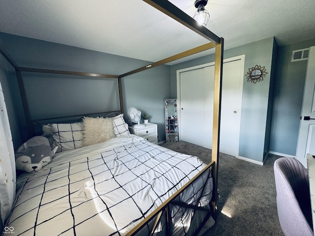 5818 N Fortville Pike, Greenfield, IN 46140 - bedroom with carpet flooring, a textured ceiling, and a closet