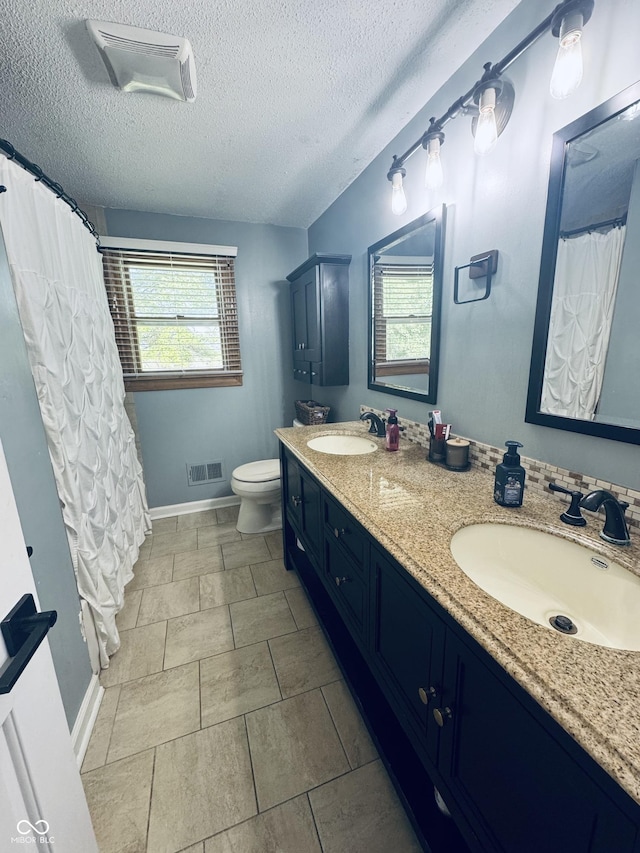 5818 N Fortville Pike, Greenfield, IN 46140 - bathroom with double vanity, a textured ceiling, and curtained shower