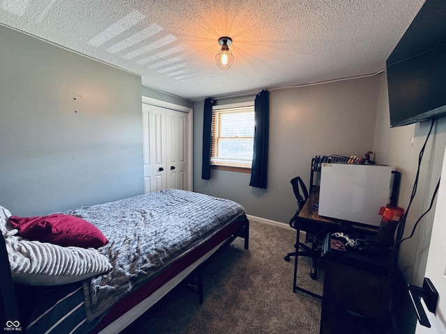 5818 N Fortville Pike, Greenfield, IN 46140 - carpeted bedroom with a closet and a textured ceiling