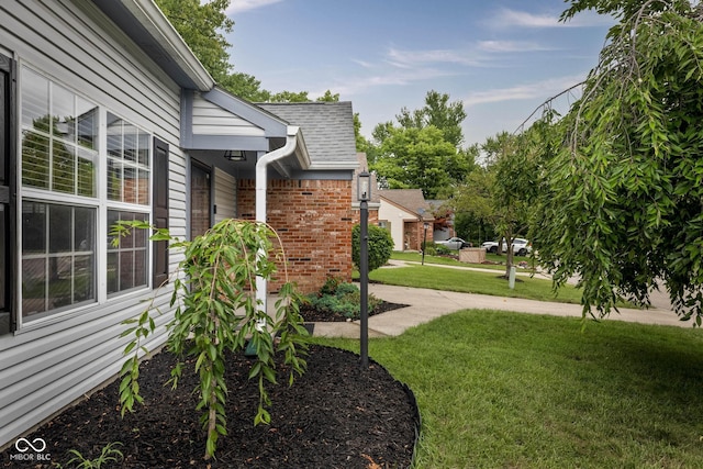 9751 Roxbury Dr, Fishers, IN 46038 - view of grassy yard