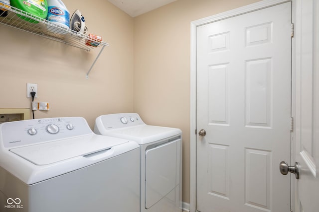 9751 Roxbury Dr, Fishers, IN 46038 - laundry area featuring washer and clothes dryer