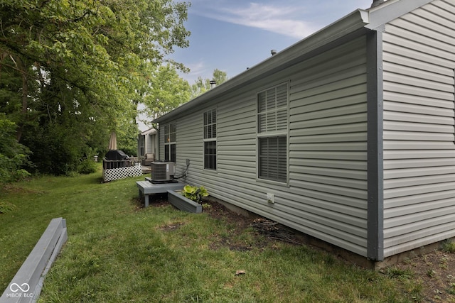 9751 Roxbury Dr, Fishers, IN 46038 - view of green lawn