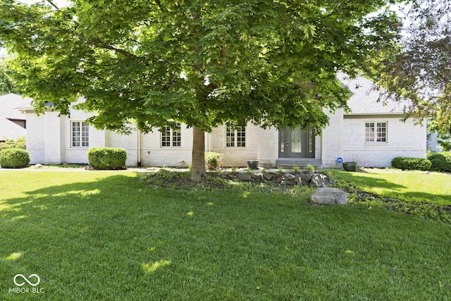 7844 N Timber Run Ct, Indianapolis, IN 46256 - view of front of property featuring a front yard and brick siding