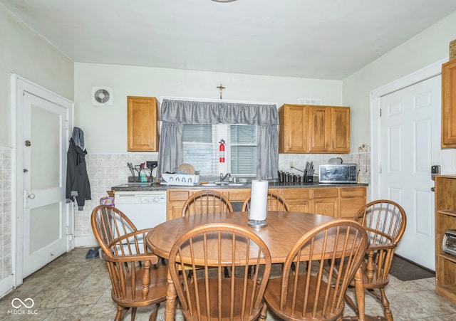 21 N Tremont St, Indianapolis, IN 46222 - view of dining space