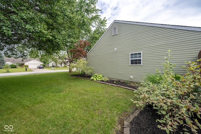 12854 Longleaf Ln, Fishers, IN 46038 - view of side of home featuring a yard