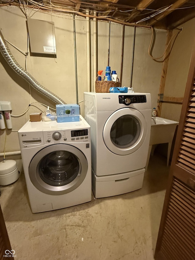 511 Canterbury Ct, Noblesville, IN 46060 - washroom featuring washing machine and dryer
