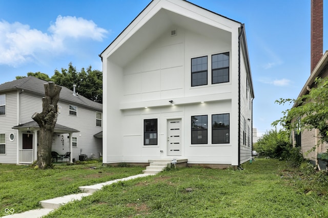 3455 N Illinois St, Indianapolis, IN 46208 - view of front of home featuring a front lawn