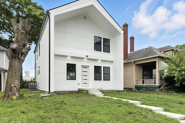 3455 N Illinois St, Indianapolis, IN 46208 - view of front of home with a front lawn