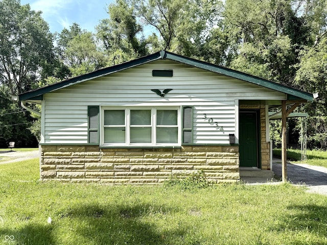3034 E 35th St, Indianapolis, IN 46218 - bungalow-style home featuring a front lawn