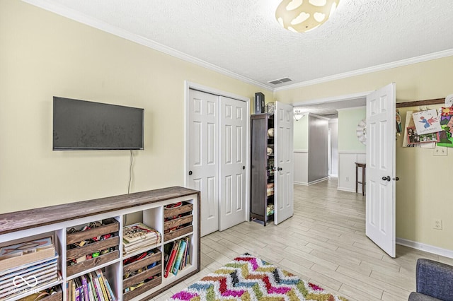 577 Austrian Way, Avon, IN 46123 - game room featuring light wood-style floors, a textured ceiling, and crown molding
