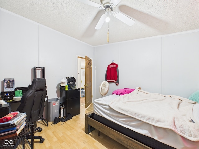 401 S Fletcher St, Frankton, IN 46044 - bedroom featuring ornamental molding, light wood-style flooring, a textured ceiling, and a ceiling fan