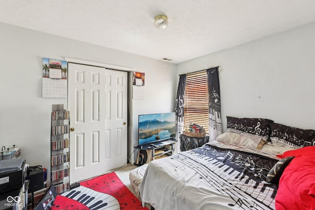 6117 Salanie Pl, Indianapolis, IN 46254 - bedroom featuring a closet