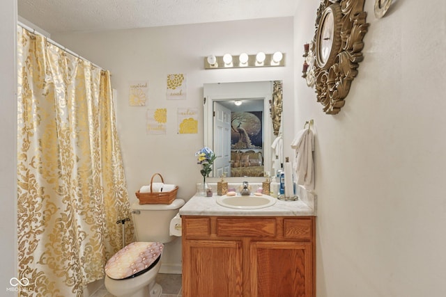 6117 Salanie Pl, Indianapolis, IN 46254 - full bath featuring vanity, tile patterned flooring, and a shower with curtain