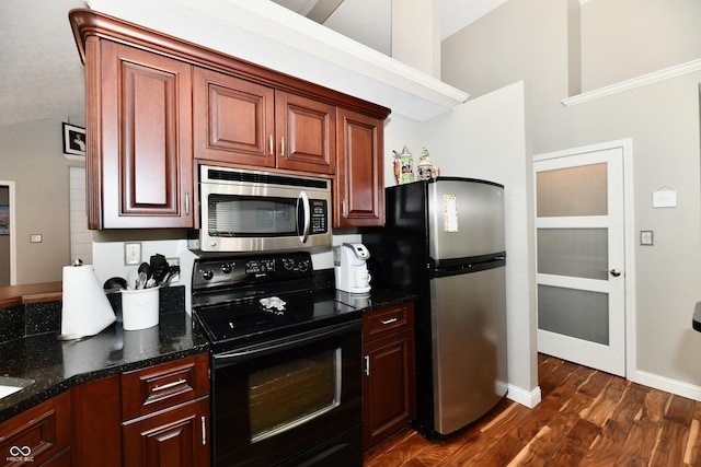114 Sunrise Ln, Lizton, IN 46149 - kitchen featuring stainless steel appliances, dark wood finished floors, lofted ceiling, and dark stone countertops