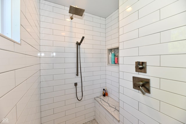 114 Sunrise Ln, Lizton, IN 46149 - full bathroom featuring a tile shower