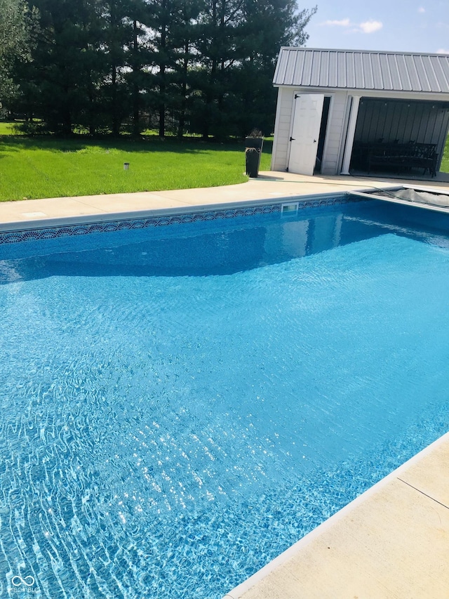 114 Sunrise Ln, Lizton, IN 46149 - swimming pool featuring a lawn and an outdoor structure