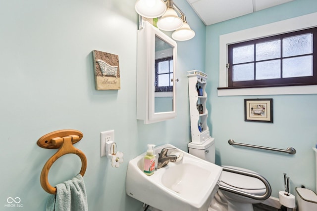 2933 S E St, Indianapolis, IN 46225 - bathroom with healthy amount of natural light