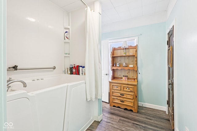 2933 S E St, Indianapolis, IN 46225 - bathroom featuring a bath and wood finished floors