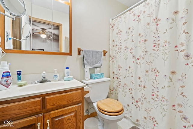 1044 Miller St, Clinton, IN 47842 - bathroom featuring vanity and a shower with shower curtain