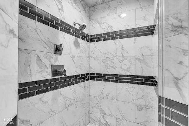 11354 Redwing Ct, Fishers, IN 46037 - bathroom with a tile shower