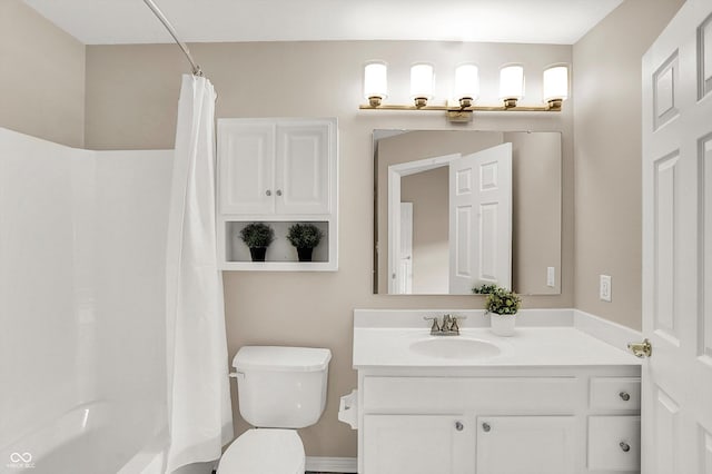 3084 Armory Dr, Indianapolis, IN 46208 - bathroom featuring vanity and shower / tub combo with curtain