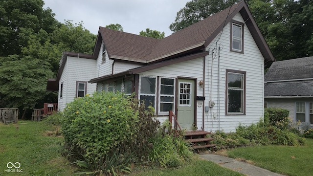 1338 Glenn Ave, Wabash, IN 46992 - view of front of property featuring a shingled roof and a front lawn