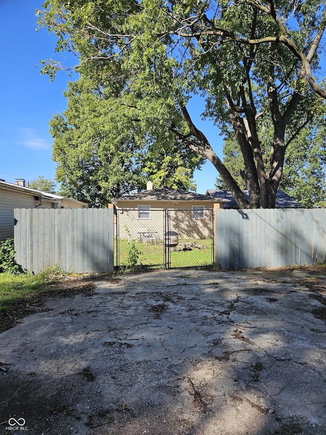 4107 Weaver Ave, Indianapolis, IN 46227 - view of yard featuring a gate