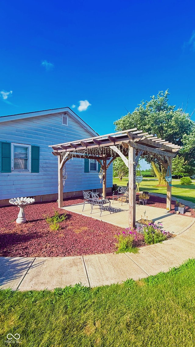 5964 E 250 N, Greenfield, IN 46140 - view of community featuring a pergola, a gazebo, and a patio