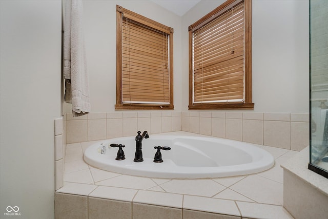 7178 Lockford Walk N, Avon, IN 46123 - bathroom featuring a bath