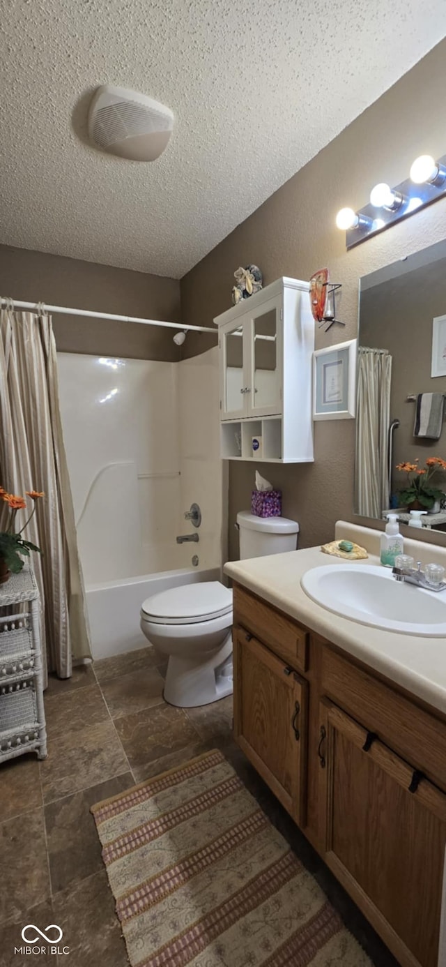 5333 Thornridge Pl, Indianapolis, IN 46237 - bathroom featuring shower / bath combo with shower curtain, vanity, a textured ceiling, and a textured wall