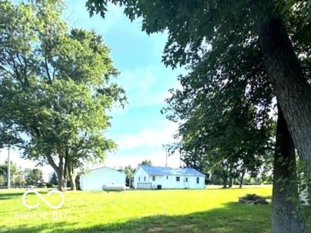 945 E Worthsville Rd, Greenwood, IN 46143 - view of green lawn