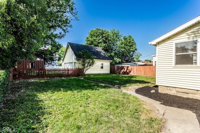 429 W Washington St, Shelbyville, IN 46176 - fenced backyard with an outbuilding