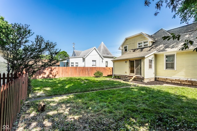 429 W Washington St, Shelbyville, IN 46176 - fenced backyard with entry steps