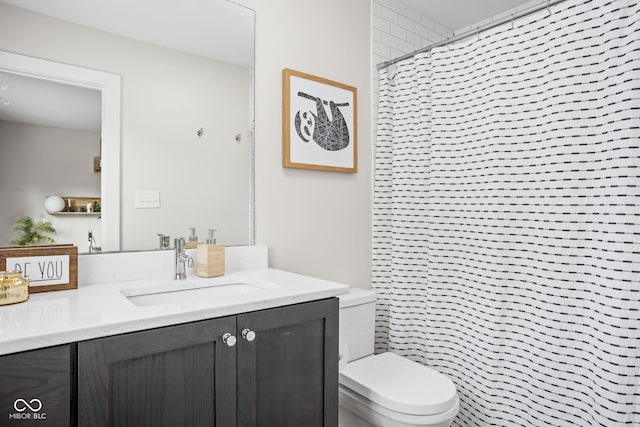 2539 Broadway St, Indianapolis, IN 46205 - full bath with vanity and curtained shower