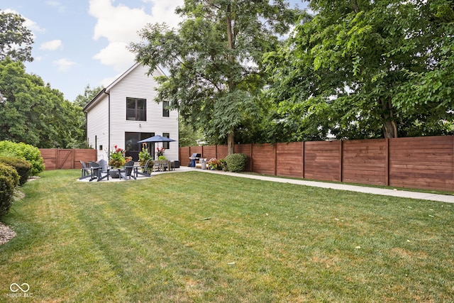 2539 Broadway St, Indianapolis, IN 46205 - fenced backyard featuring a patio