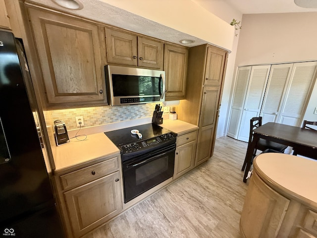 910 Ranch Rd, Connersville, IN 47331 - kitchen with appliances with stainless steel finishes, light countertops, backsplash, and light wood-style floors