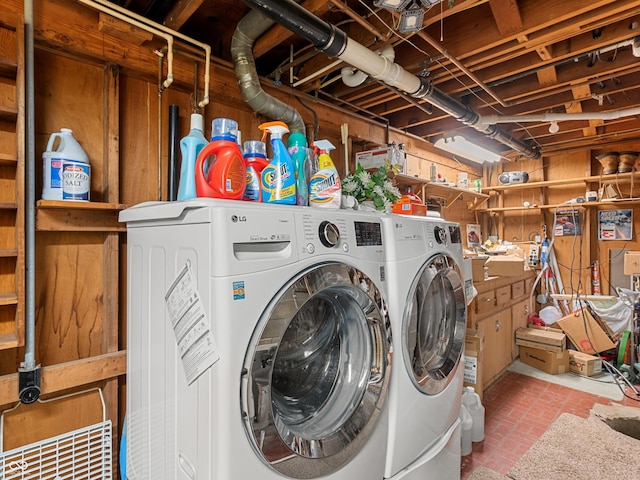 2601 N Everett St, Crawfordsville, IN 47933 - laundry room with brick patterned flooring and separate washer and dryer