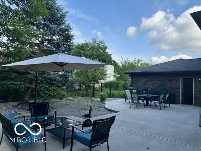 888 Briarwood Dr, Greenwood, IN 46142 - photo 15