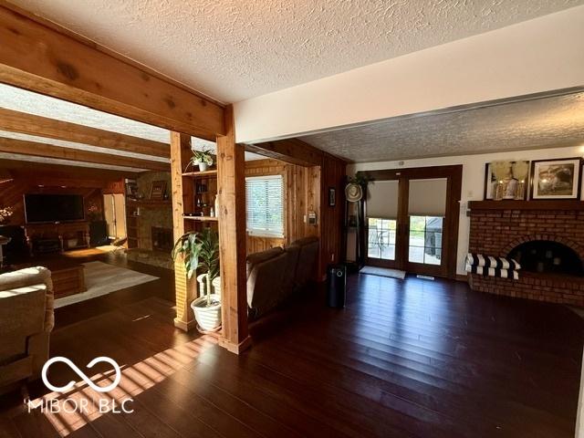 888 Briarwood Dr, Greenwood, IN 46142 - photo 28