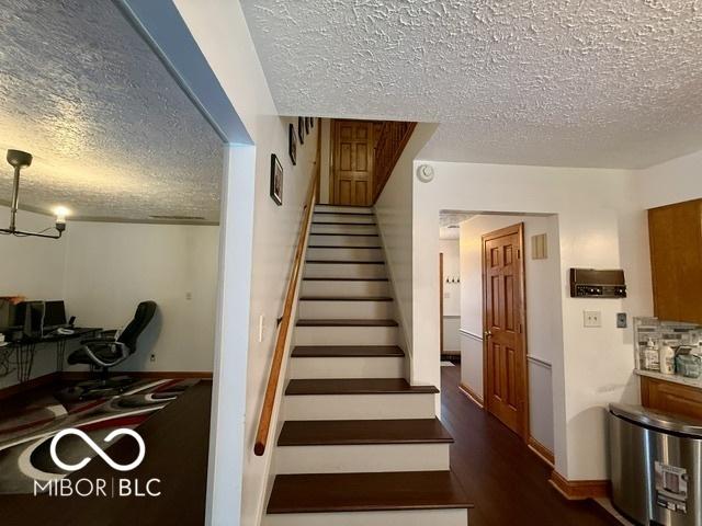 888 Briarwood Dr, Greenwood, IN 46142 - photo 50