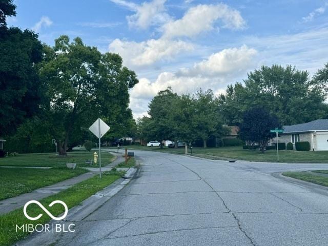 888 Briarwood Dr, Greenwood, IN 46142 - photo 20