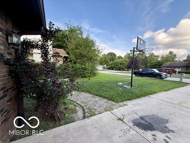 888 Briarwood Dr, Greenwood, IN 46142 - photo 18