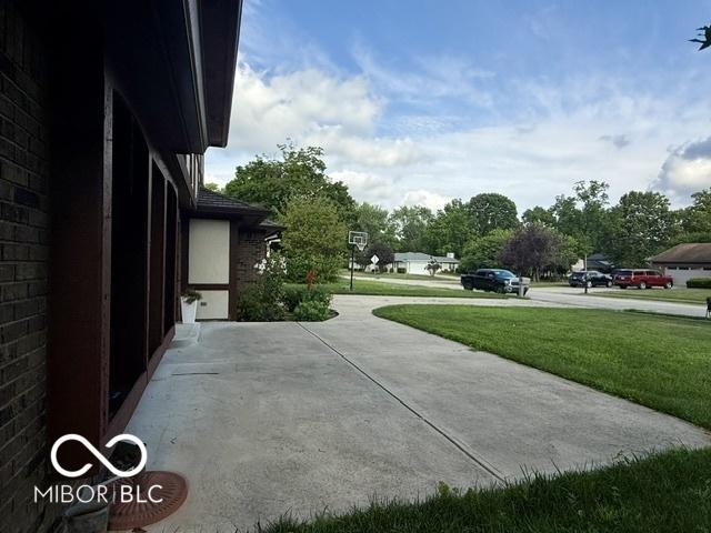 888 Briarwood Dr, Greenwood, IN 46142 - photo 5